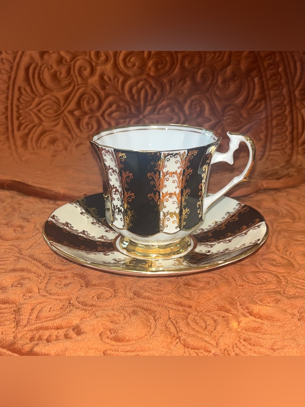 Vintage Elizabethan 4661 Black Gold Fine Bone China Teacup & Saucer England
